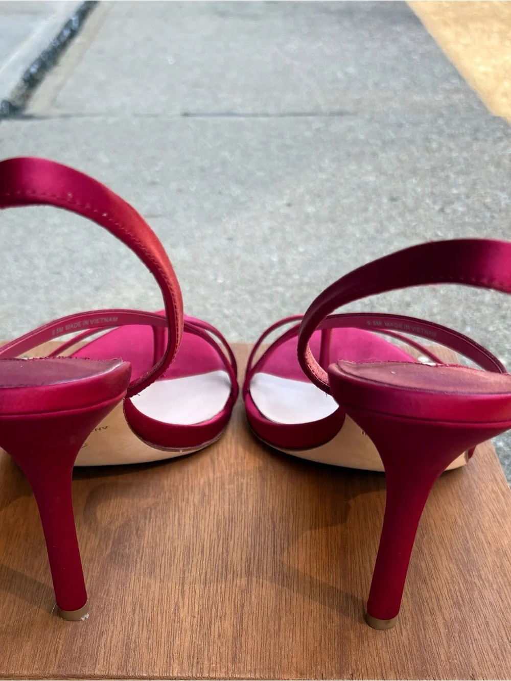 ANTONIO MELANI Satin Toe Thong Garnet Pointed Slingback Heels Size 9.5